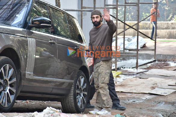 photos ranbir kapoor snapped at his new house in bandra 2