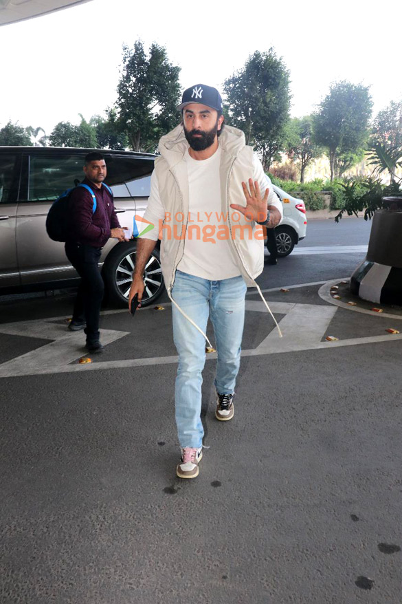 photos ranbir kapoor snapped at the airport 3 3