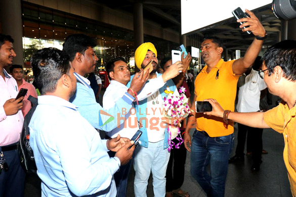 photos ranveer singh deepika padukone and others snapped at the airport 2 3
