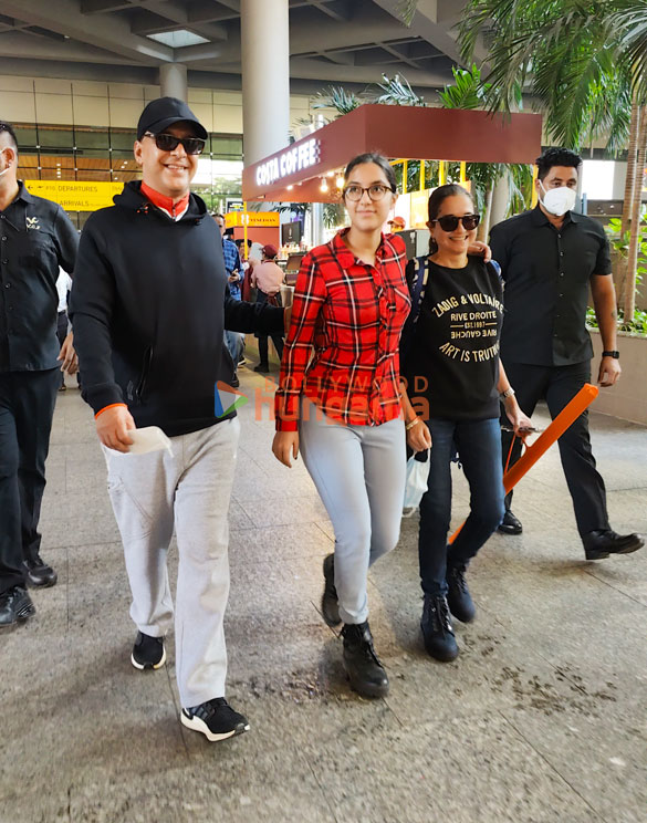 photos ranveer singh deepika padukone and others snapped at the airport 889900 4