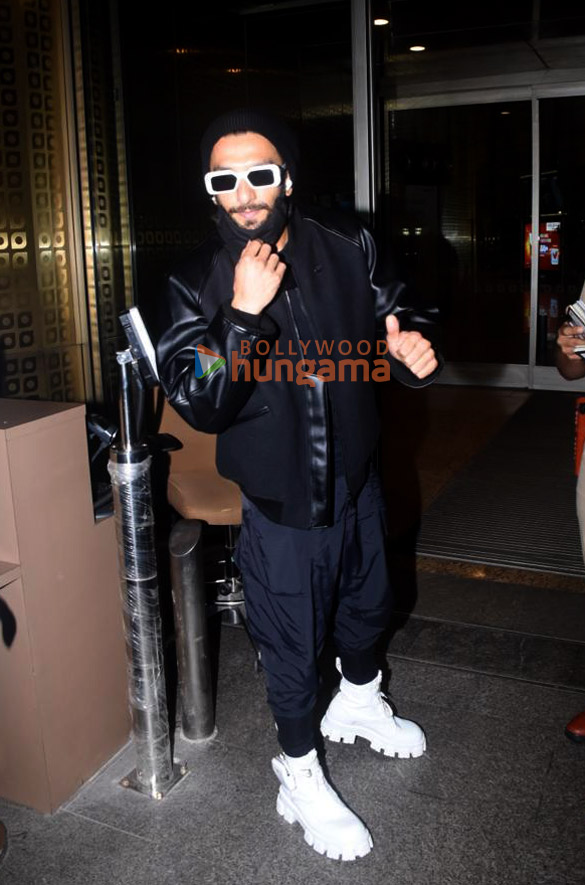 Photos: Ranveer Singh, Ridhima Pandit, Sharad Kelkar and others snapped at the airport Photos: Ranveer Singh, Ridhima Pandit, Sharad Kelkar and others snapped at the airport