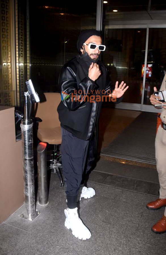 photos ranveer singh snapped at the airport 4 7
