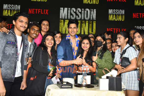 photos rashmika mandanna sidharth malhotra and others snapped at trailer launch of mission majnu 1221 4