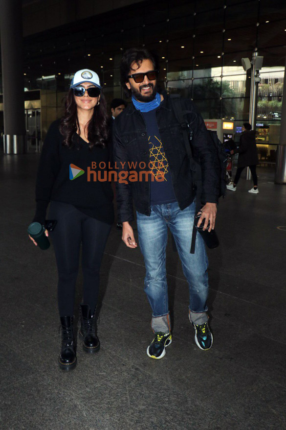 photos riteish deshmukh mrunal thakur and samantha ruth prabhu snapped at the airport 2