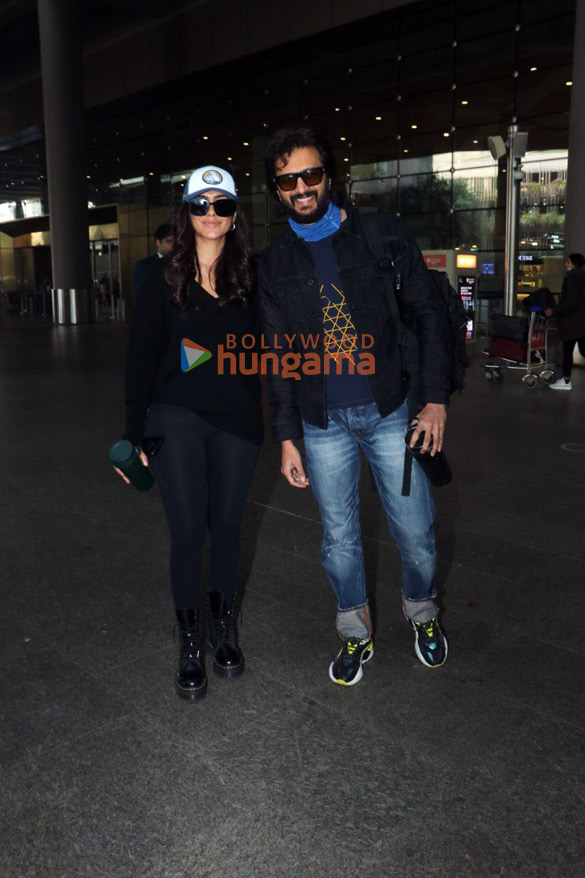 Photos: Riteish Deshmukh, Mrunal Thakur, Samantha Ruth Prabhu and others snapped at the airport Photos: Riteish Deshmukh, Mrunal Thakur, Samantha Ruth Prabhu and others snapped at the airport