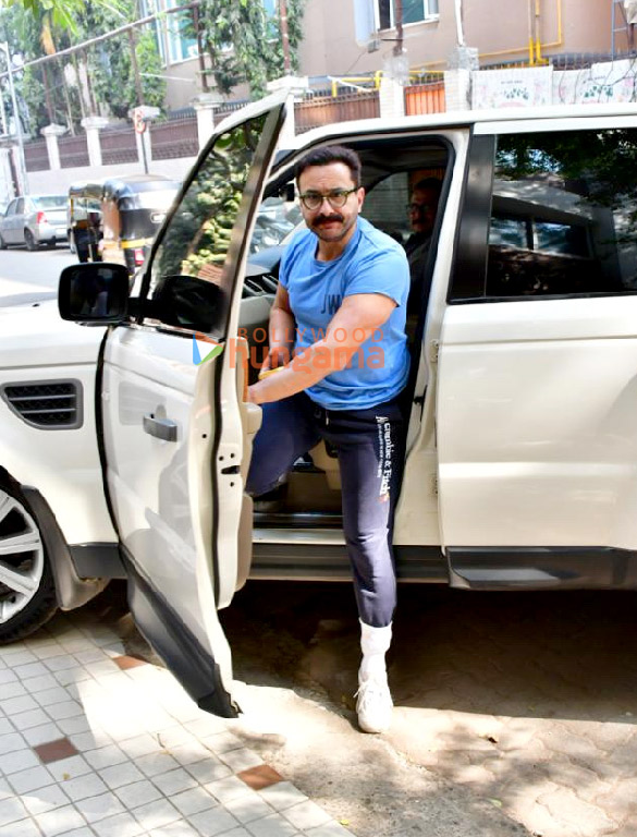 photos saif ali khan snapped at a dubbing studio in khar 4