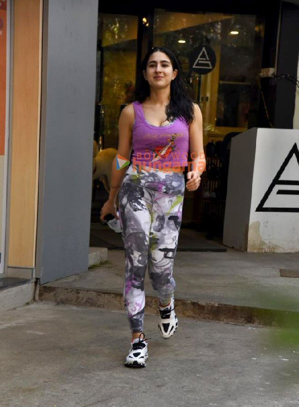 photos sara ali khan spotted outside the gym in bandra 1