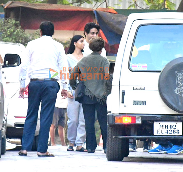 photos shah rukh khan aryan khan and suhana khan snapped at a screening of pathaan 4