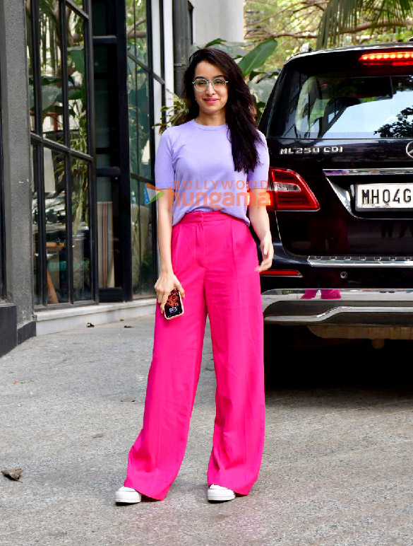 photos shraddha kapoor snapped at the maddock office 4