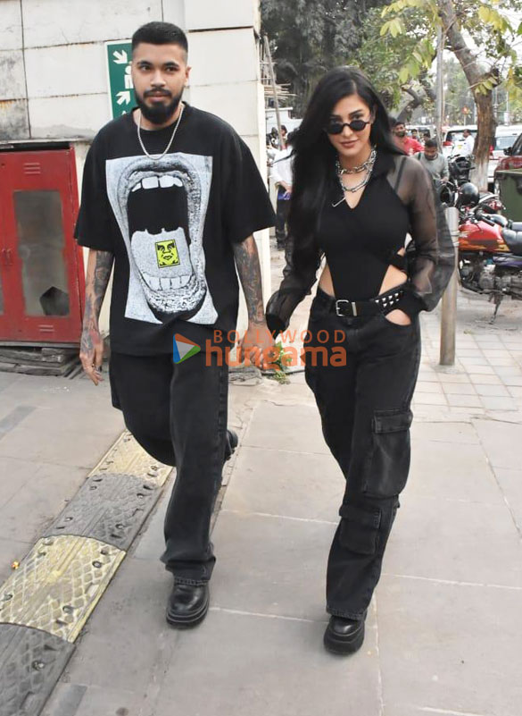 photos shruti haasan snapped with her boyfriend at food mall 1