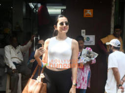 Photos: Sonnalli Seygall snapped outside a pet store