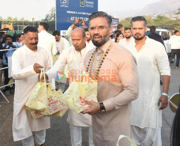 photos suniel shetty and ahan shetty meet media post kl rahul athiya wedding 7