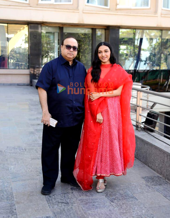 photos tanisha santoshi anuj saini and others promote gandhi godse ek yudh at novotel juhu 2