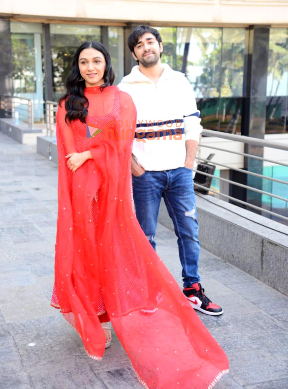 photos tanisha santoshi and anuj saini snapped promoting their film gandhi godse ek yudh at novotel juhu 4