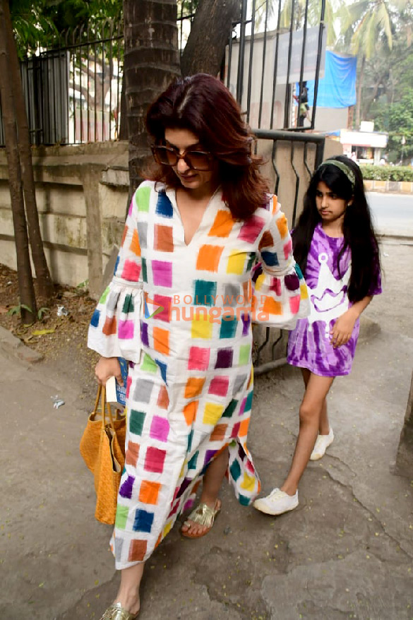 photos twinkle khanna snapped with her daughter nitara kumar in juhu 2