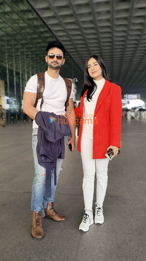 photos urvashi rautela amrita rao and suniel shetty snapped at the airport 2