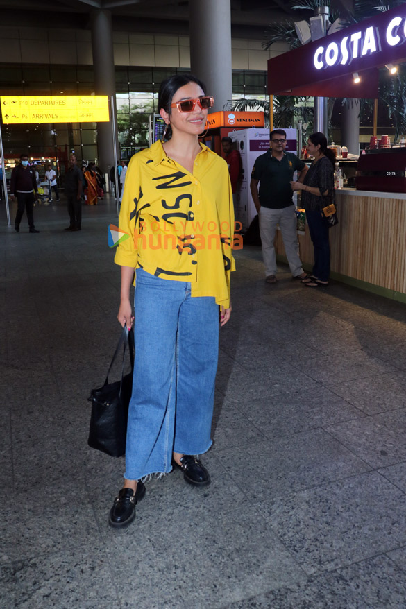 photos urvashi rautela malaika arora amrita rao and others snapped at the airport2 1