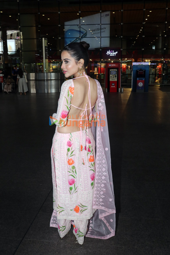 photos urvashi rautela malaika arora amrita rao and others snapped at the airport2 5