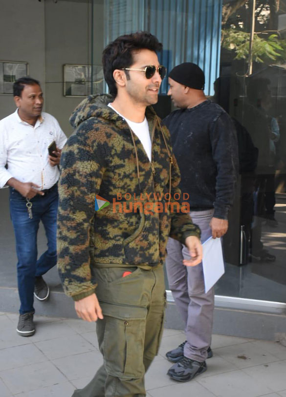 photos varun dhawan snapped in mumbai 1