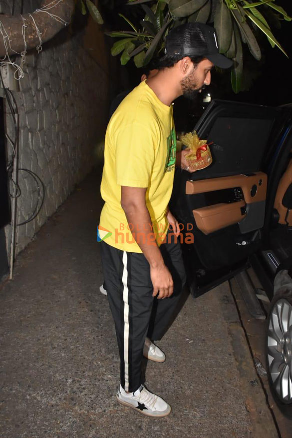 photos vicky kaushal snapped at hakim aalims salon 1 2