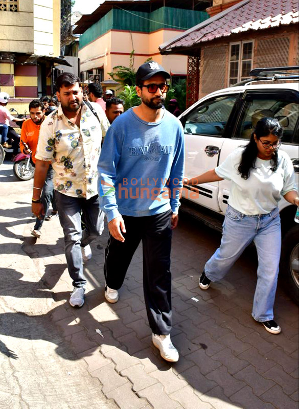 photos vicky kaushal spotted in bandra 3 3