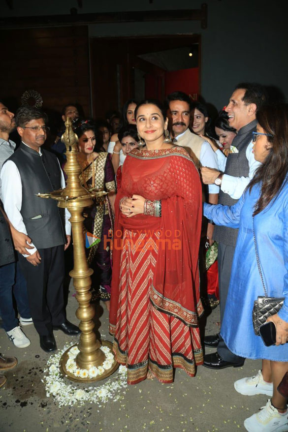 photos vidya balan snapped at an exhibition in town 3