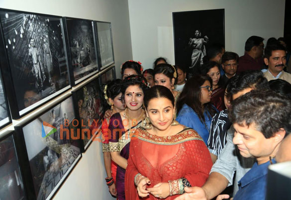photos vidya balan snapped at an exhibition in town 6