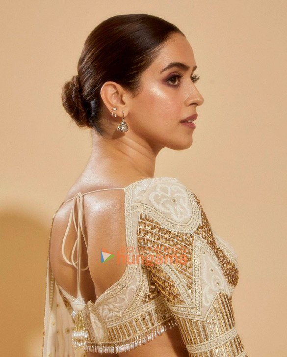 sanya malhotra 6 4