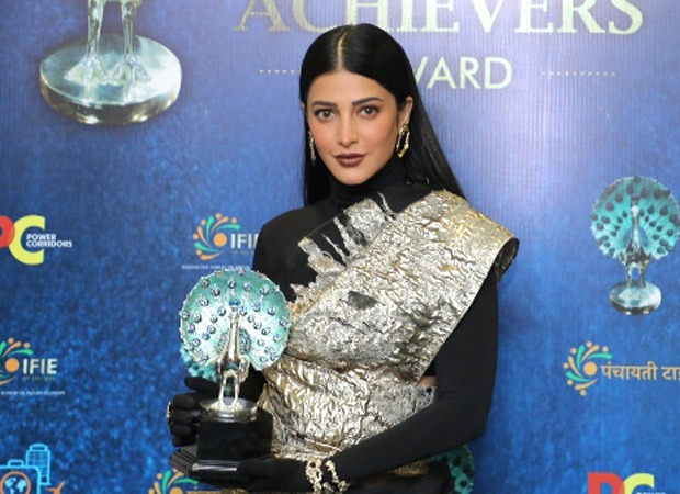 Shruti Haasan recieves Power Corridors (PC) Indian Achievers awards in Delhi