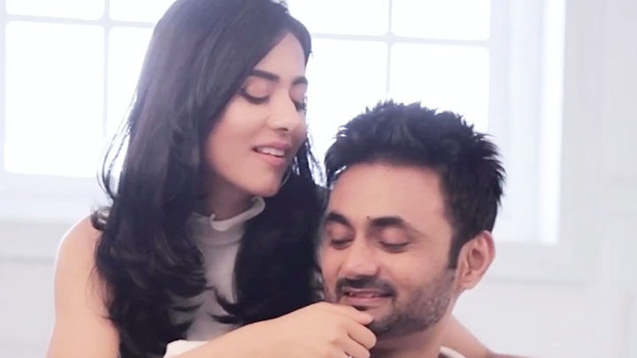 Amrita Rao and RJ Anmol give us major couple goals with their adorable photoshoot