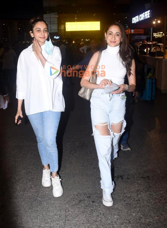 ananya panday rashmika mandanna rakul preet singh and others snapped at the airport 3