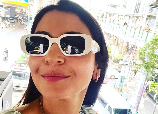 Anushka Sharma cracks up the internet by sharing pictures from Bangkok traffic