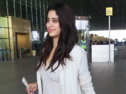 Janhvi Kapoor gets clicked at the airport by paps