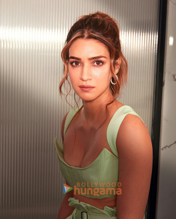 kriti sanon 1 182