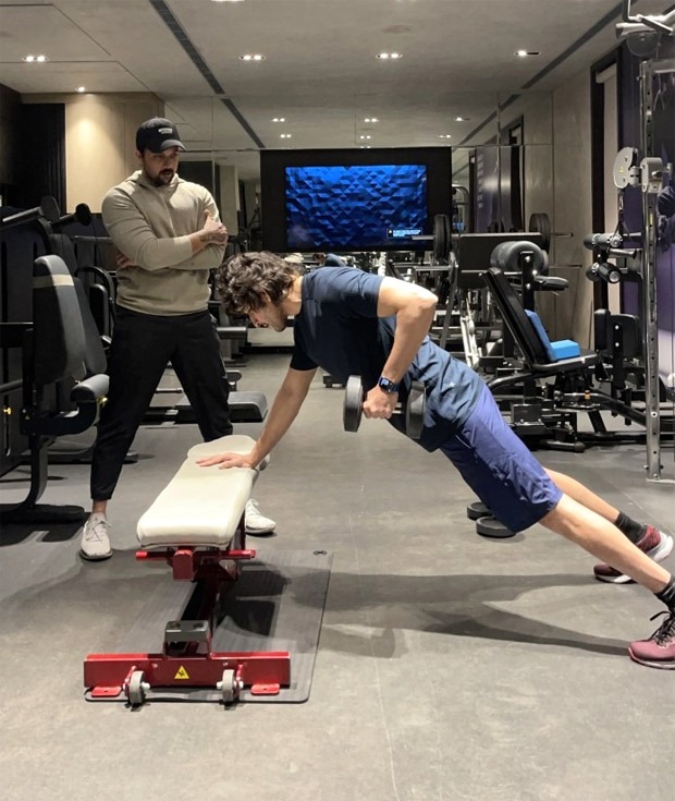 Mahesh Babu gets into a wellness sync-in with Luke Coutinho; hits the gym with nutritionist, see pic