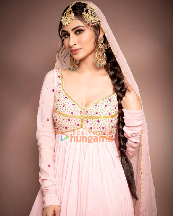 mouni roy 4 130
