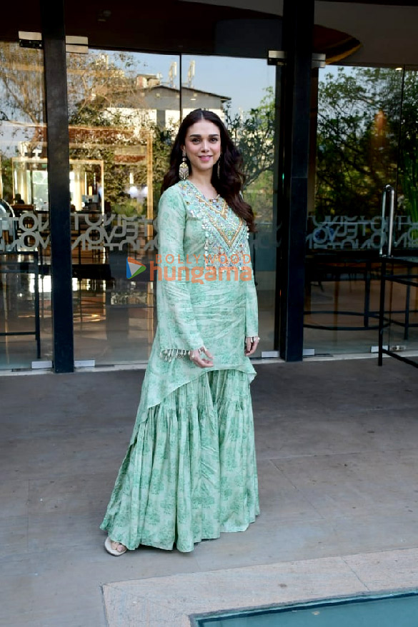 photos aditi rao hydari snapped promoting her web show taj divided by blood in juhu 2