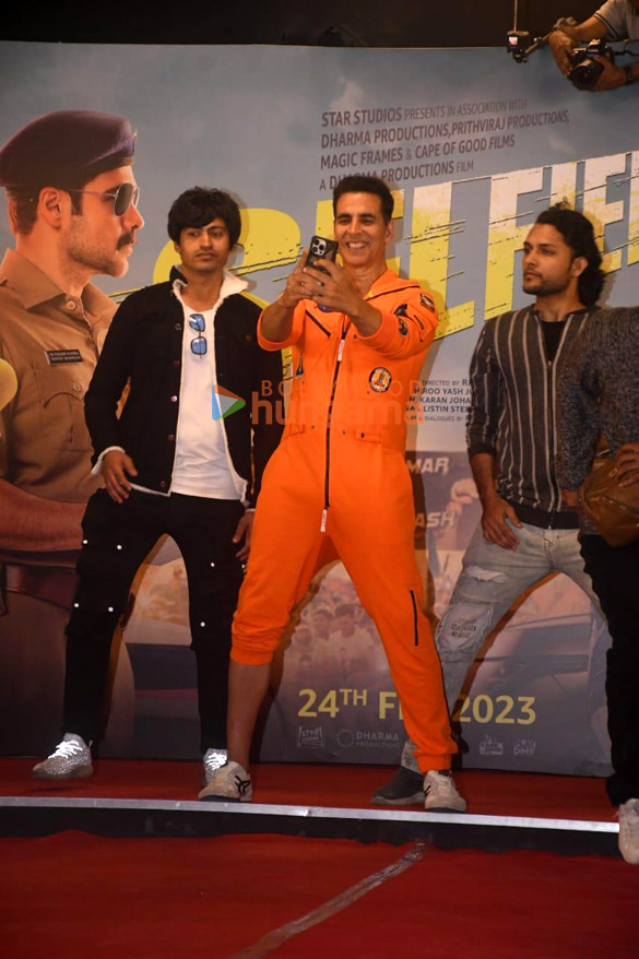 photos akshay kumar snapped promoting selfiee 2