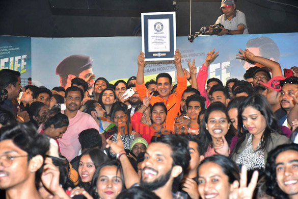 photos akshay kumar snapped promoting selfiee 9
