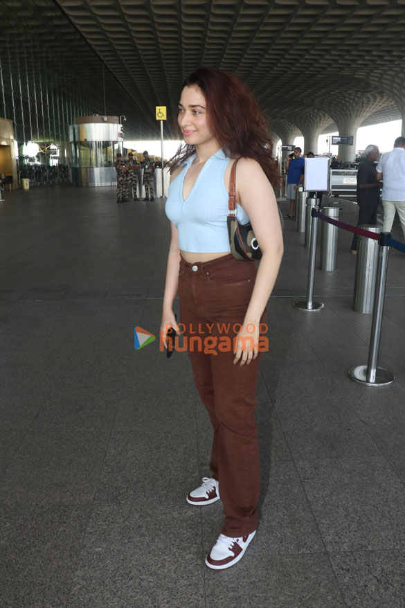 photos anushka sharma virat kohli sanjay dutt and others snapped at the airport 008 1