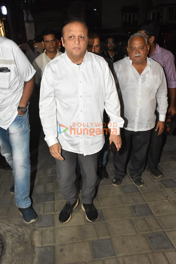 photos celebs attend the funeral of baba siddiques mother 6