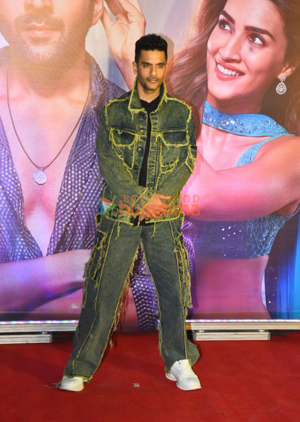 photos celebs grace the premiere of shehzada in juhu 55889 4