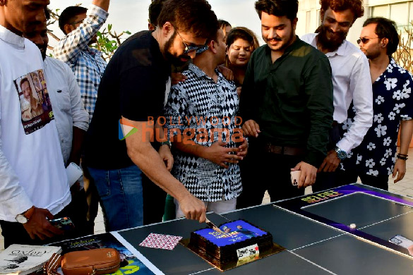 photos emraan hashmi spotted interacting with fans 1