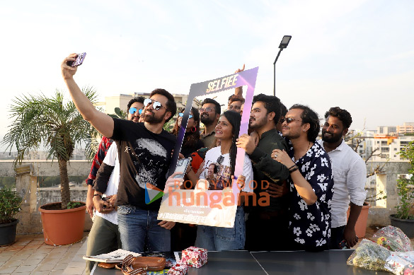 photos emraan hashmi spotted interacting with fans 4