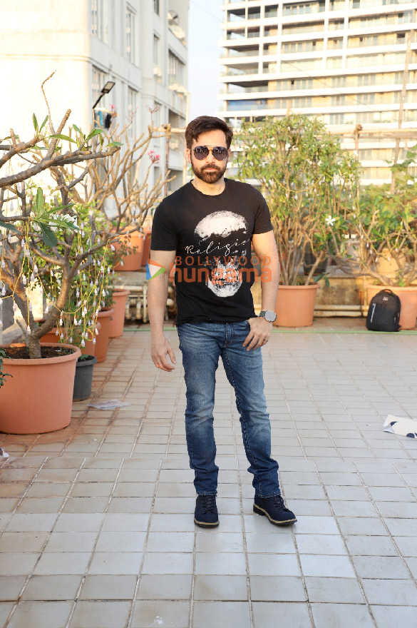 photos emraan hashmi spotted interacting with fans 7