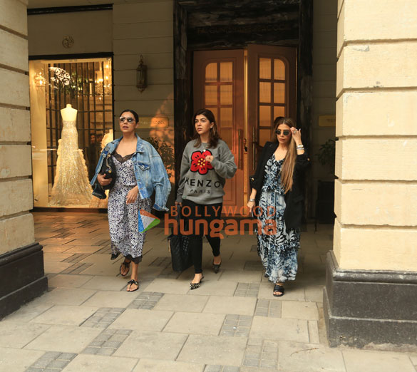 photos gauri khan snapped at falguni shane peacocks store 2