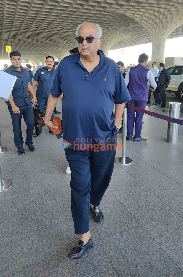 photos janhvi kapoor khushi kapoor and boney kapoor snapped at the airport 2 2