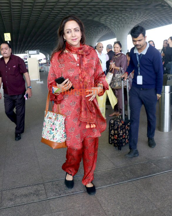 photos kangana ranaut kartik aaryan and others snapped at the airport 3