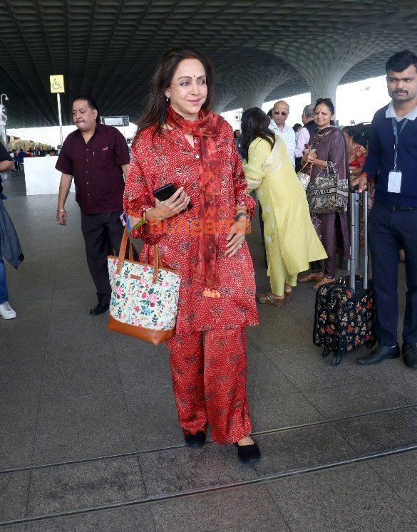 photos kangana ranaut kartik aaryan and others snapped at the airport 6