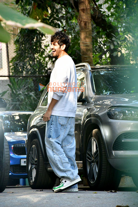 photos kartik aaryan and sidharth malhotra snapped at maddock films office 1